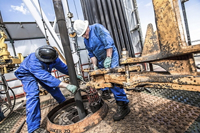 hydraulic oil gas drilling workers top